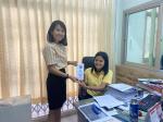 การแจกแผ่นพับประมวลจริยธรรมภายใน องค์กร